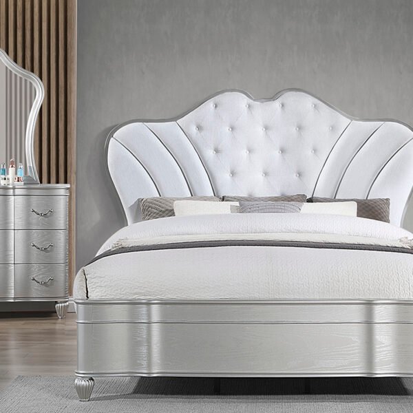 Landmark Traditional Style 4 Pc Queen Bedroom Set With Upholstered Button-Tufted bed Made with Wood in Silver